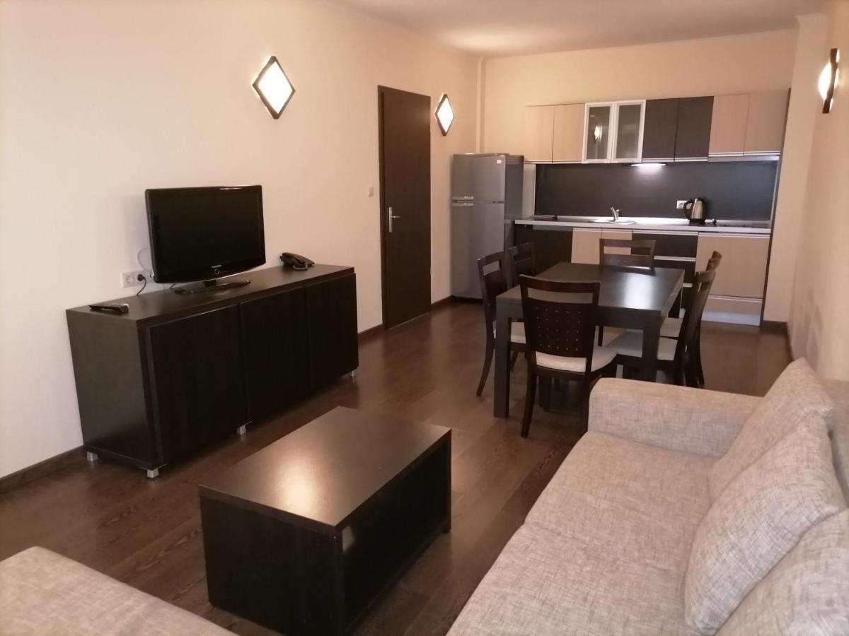 Bendita Mare Apartment Golden Sands Bagian luar foto