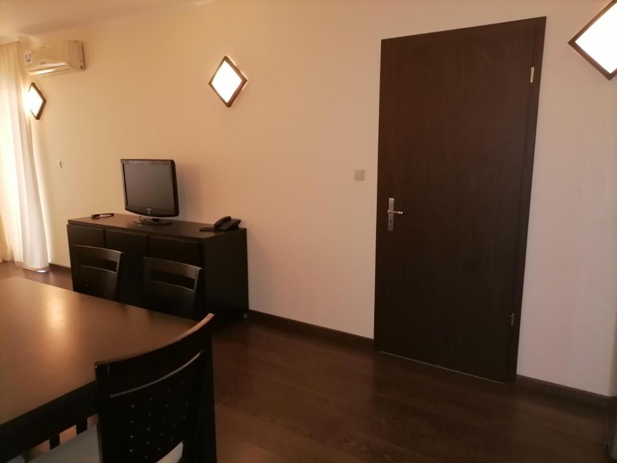 Bendita Mare Apartment Golden Sands Bagian luar foto