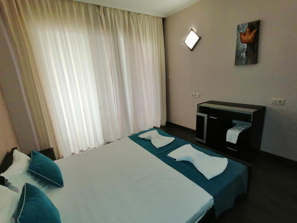 Bendita Mare Apartment Golden Sands Bagian luar foto