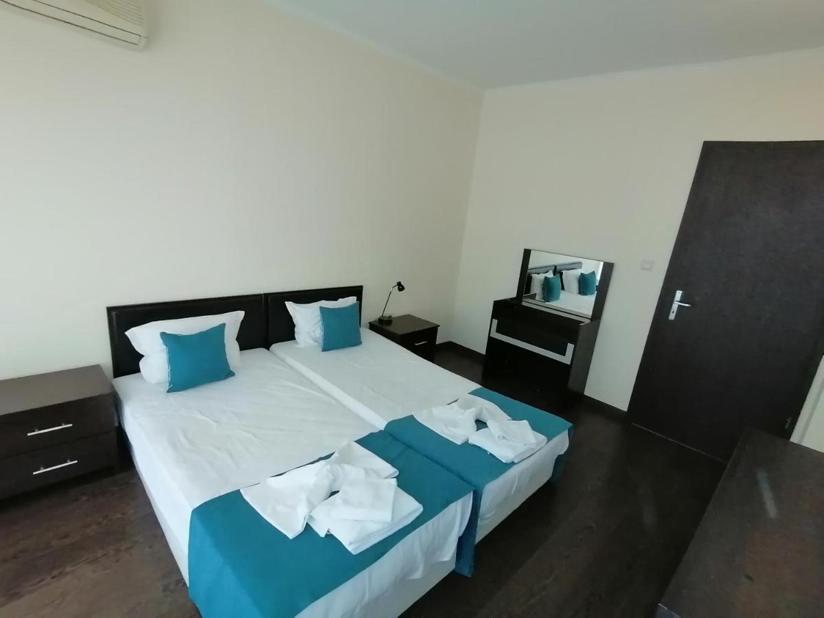 Bendita Mare Apartment Golden Sands Bagian luar foto