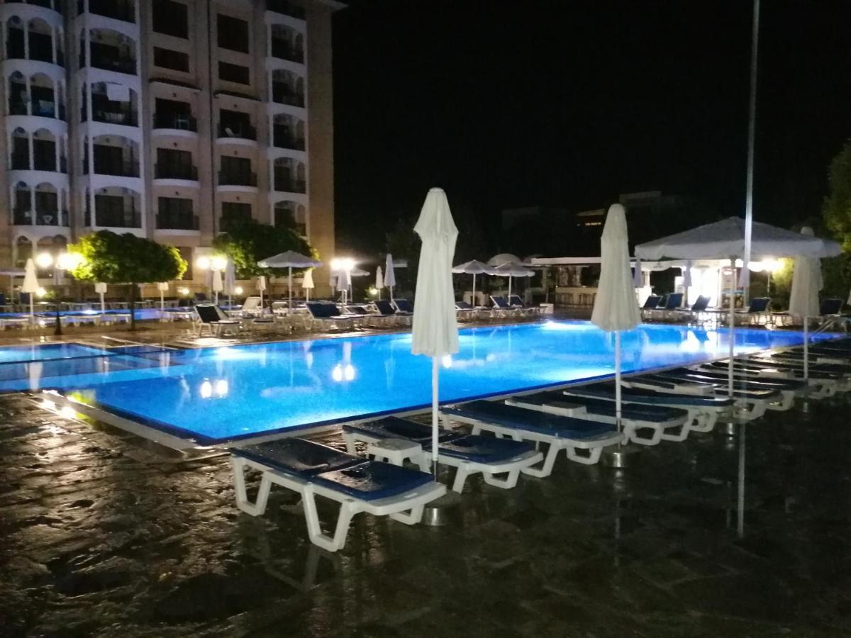 Bendita Mare Apartment Golden Sands Bagian luar foto