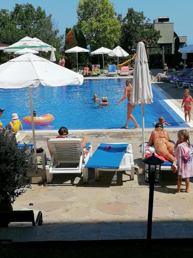 Bendita Mare Apartment Golden Sands Bagian luar foto