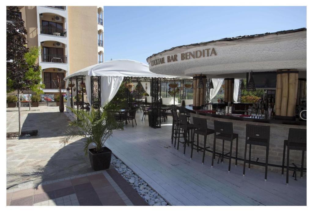 Bendita Mare Apartment Golden Sands Bagian luar foto